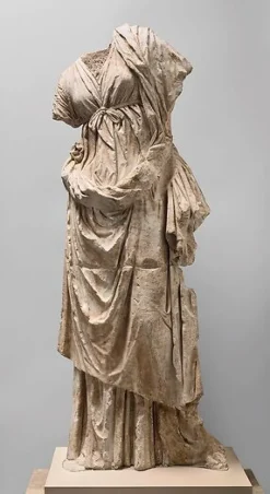 Don du général Schneider, statue féminine dite Niobide de Patras (panneaux aluminium)