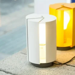 Lampe pivotante à poser - Charlotte Perriand - Nemo Lighting - Jaune