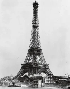 La Tour jusqu'au 3e étage et le début du lanternon (panneaux aluminium)