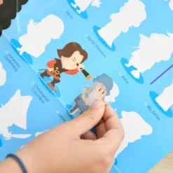 New Poster pédagogique Personnages célèbres + 44 stickers - Poppik Loisirs Créatifs